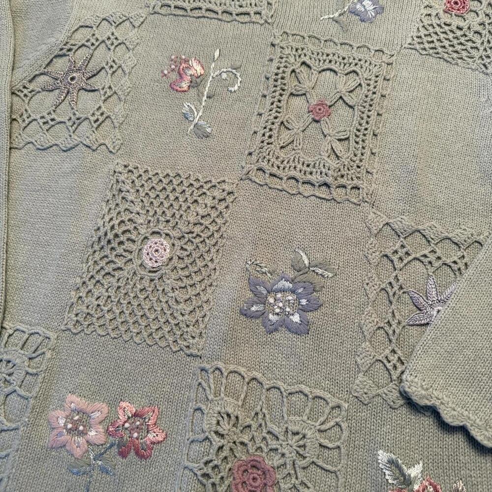 Vintage beautiful floral embroidered sweater by Shenanigans - Picture 3 of 5